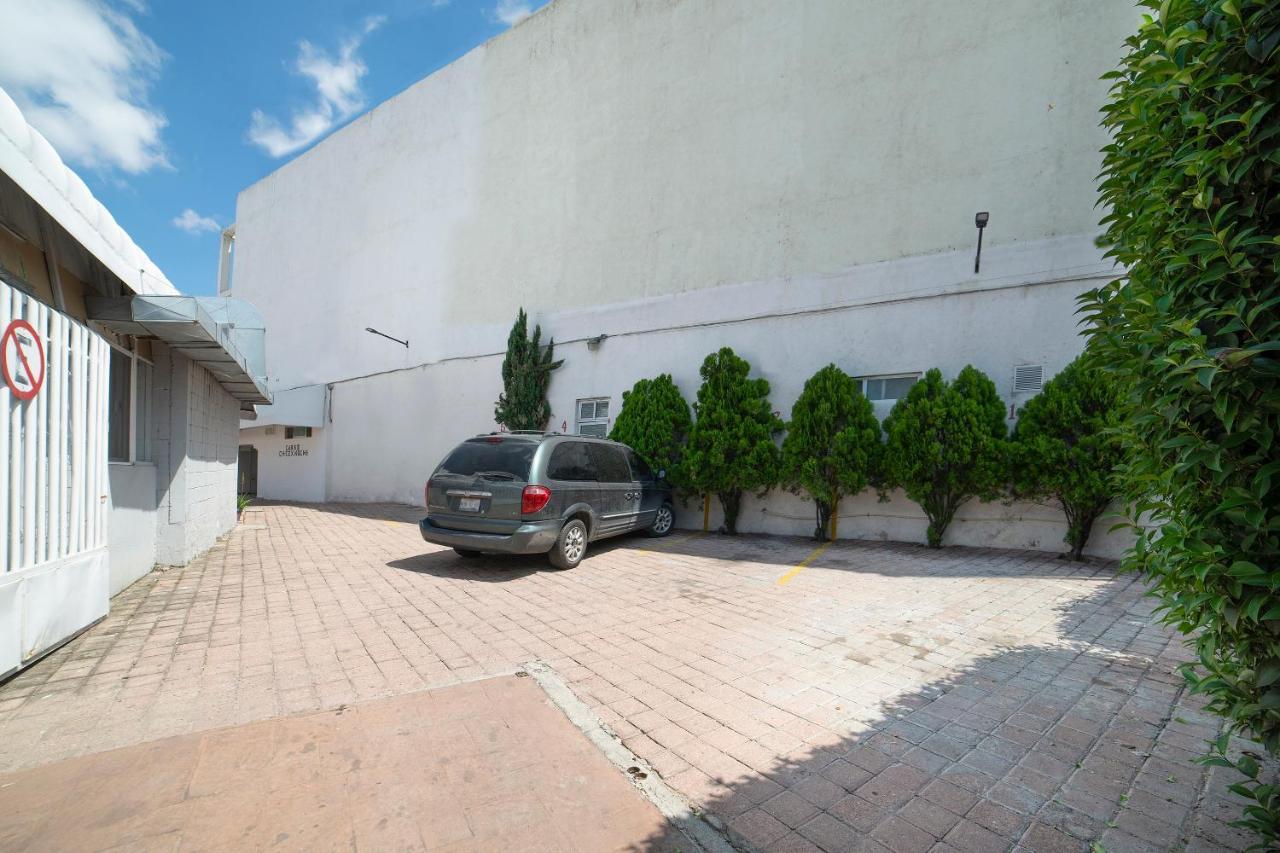 Amueblados San Isidro Hotel Leon Exterior photo