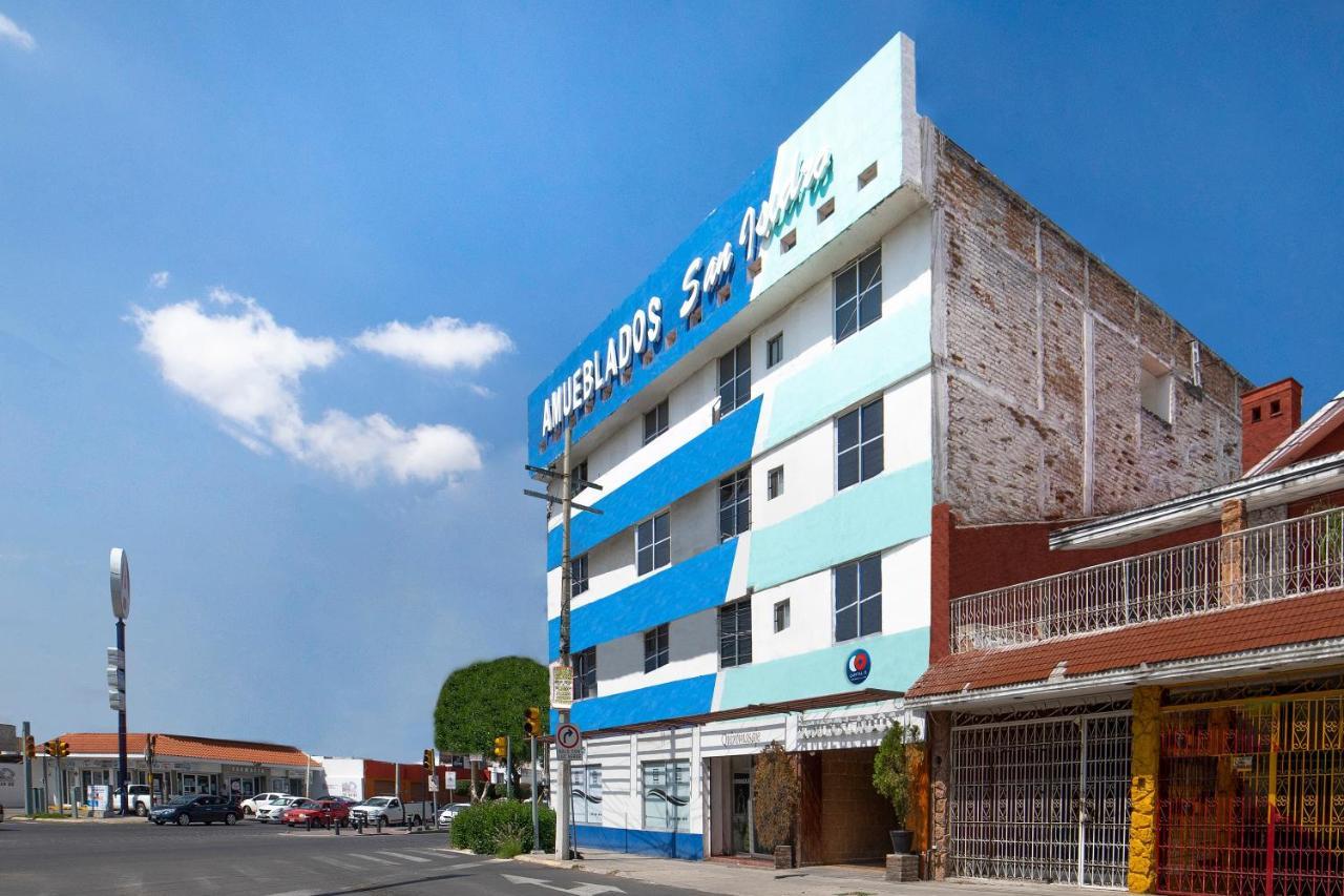 Amueblados San Isidro Hotel Leon Exterior photo